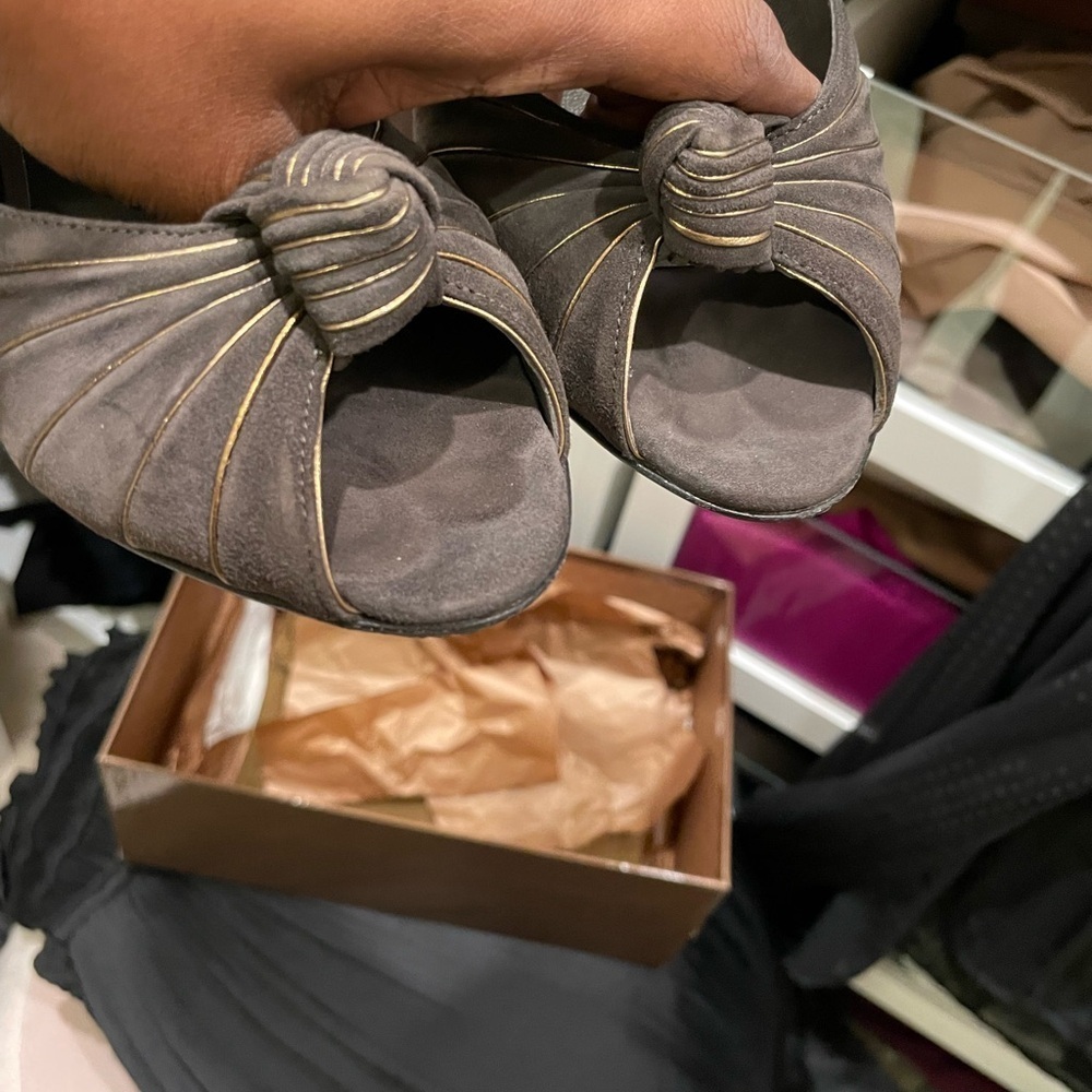 Gucci peep toe pumps, excellent condition. Worn once for a wedding. - Picture 10 of 10